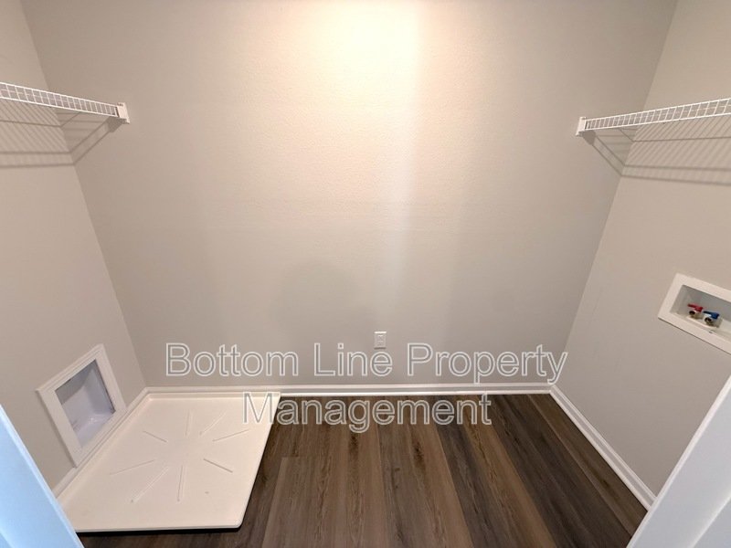 Spacious Home, Ready for Move-in in a Desired Area - MOVE-IN Special! property image