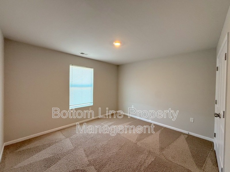 Spacious Home, Ready for Move-in in a Desired Area - MOVE-IN Special! property image