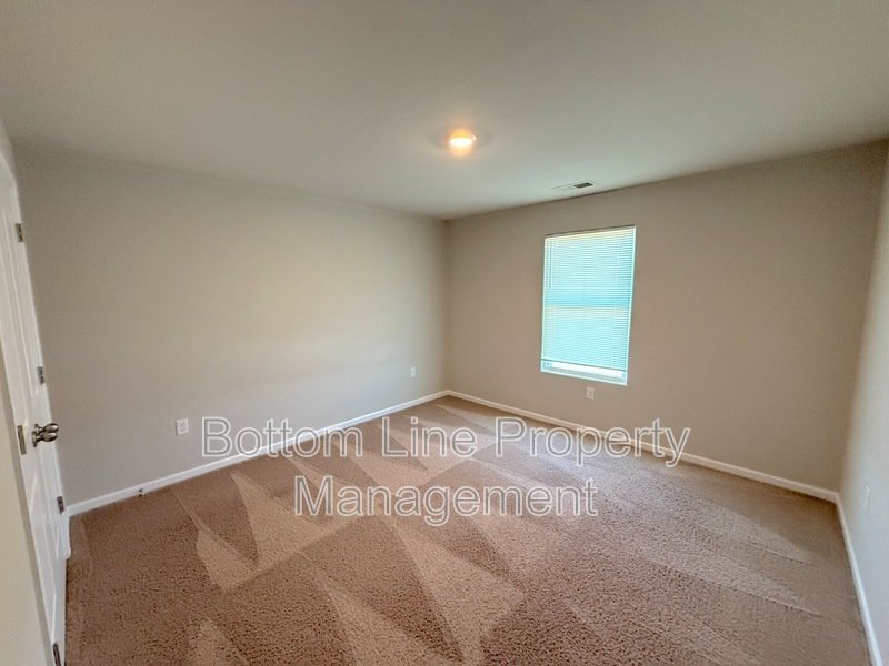 Spacious Home, Ready for Move-in in a Desired Area - MOVE-IN Special! property image