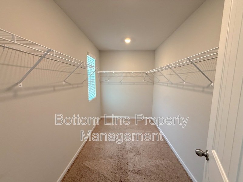 Spacious Home, Ready for Move-in in a Desired Area - MOVE-IN Special! property image
