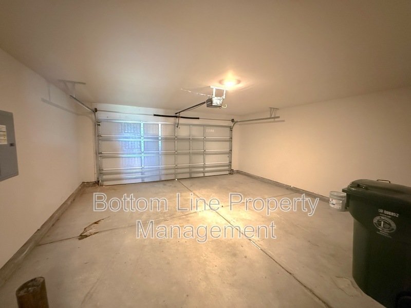 Spacious Home, Ready for Move-in in a Desired Area - MOVE-IN Special! property image
