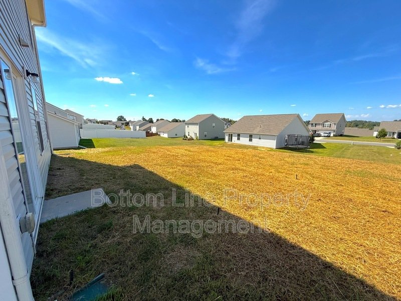 Spacious Home, Ready for Move-in in a Desired Area - MOVE-IN Special! property image