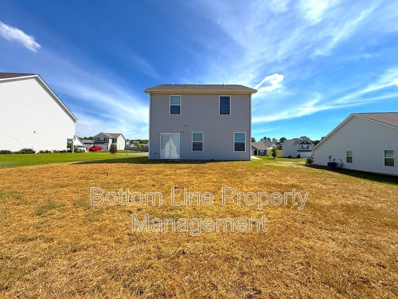 Spacious Home, Ready for Move-in in a Desired Area - MOVE-IN Special! property image