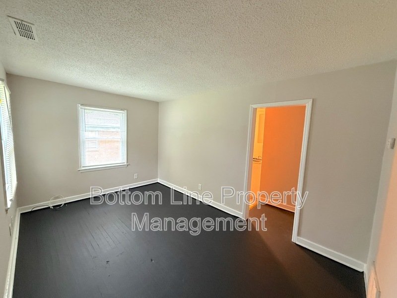 🏡 Affordable 2 Bedroom Duplex Near Uptown Charlotte! property image