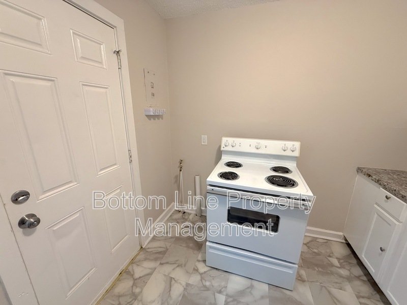 🏡 Affordable 2 Bedroom Duplex Near Uptown Charlotte! property image