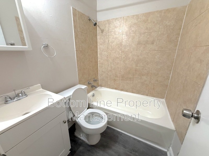🏡 Affordable 2 Bedroom Duplex Near Uptown Charlotte! property image
