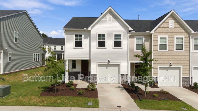 Stunning 3-Bedroom End-Unit Townhome with Garage & Screened Porch – In Pool Community property image