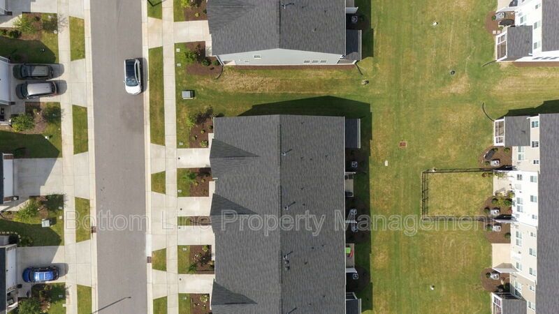 Stunning 3-Bedroom End-Unit Townhome with Garage & Screened Porch – In Pool Community property image