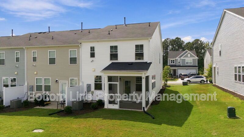 Stunning 3-Bedroom End-Unit Townhome with Garage & Screened Porch – In Pool Community property image