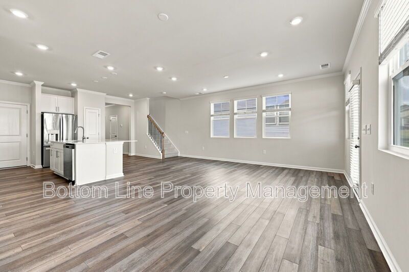 Stunning 3-Bedroom End-Unit Townhome with Garage & Screened Porch – In Pool Community property image