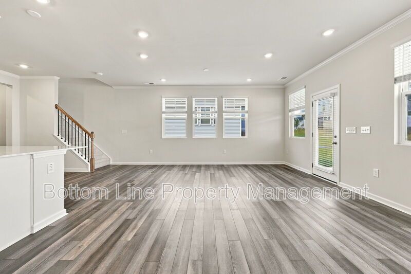 Stunning 3-Bedroom End-Unit Townhome with Garage & Screened Porch – In Pool Community property image