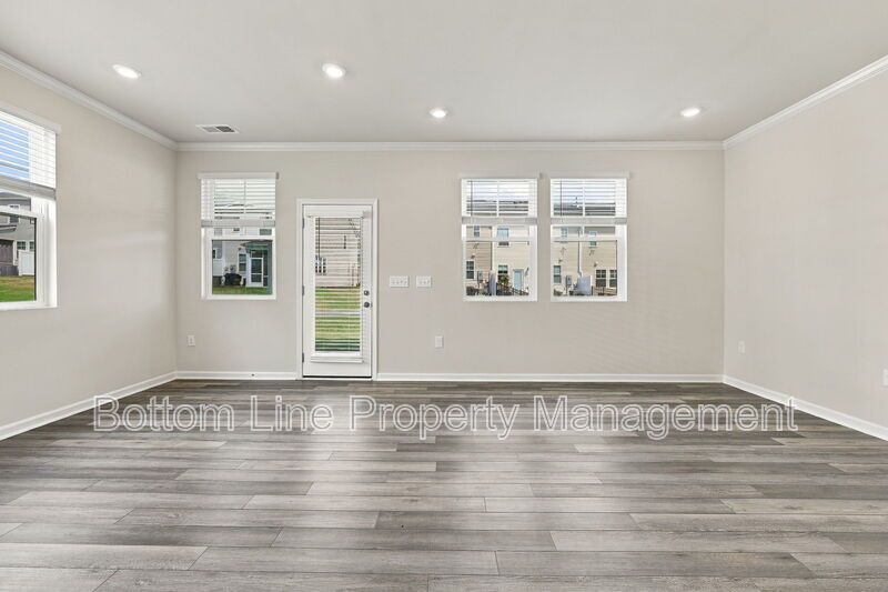 Stunning 3-Bedroom End-Unit Townhome with Garage & Screened Porch – In Pool Community property image