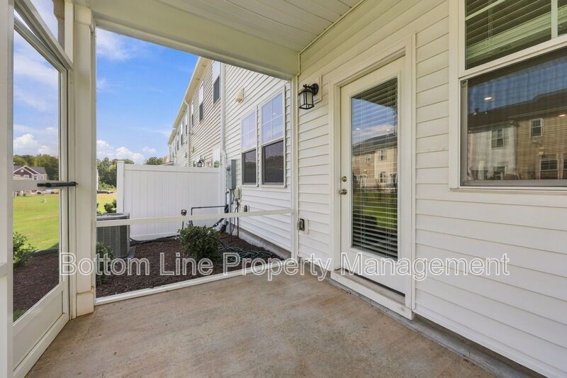 Stunning 3-Bedroom End-Unit Townhome with Garage & Screened Porch – In Pool Community property image