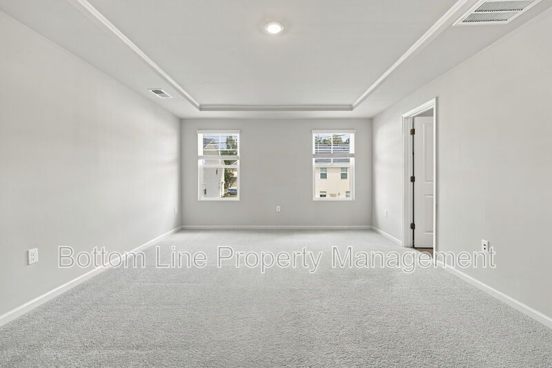 Stunning 3-Bedroom End-Unit Townhome with Garage & Screened Porch – In Pool Community property image
