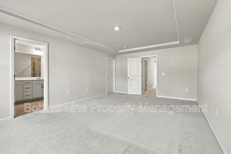Stunning 3-Bedroom End-Unit Townhome with Garage & Screened Porch – In Pool Community property image
