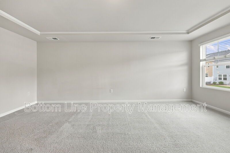 Stunning 3-Bedroom End-Unit Townhome with Garage & Screened Porch – In Pool Community property image