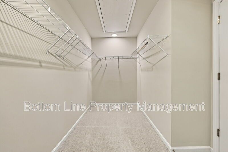 Stunning 3-Bedroom End-Unit Townhome with Garage & Screened Porch – In Pool Community property image