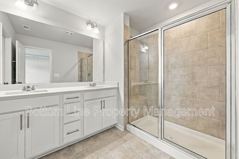 Stunning 3-Bedroom End-Unit Townhome with Garage & Screened Porch – In Pool Community property image