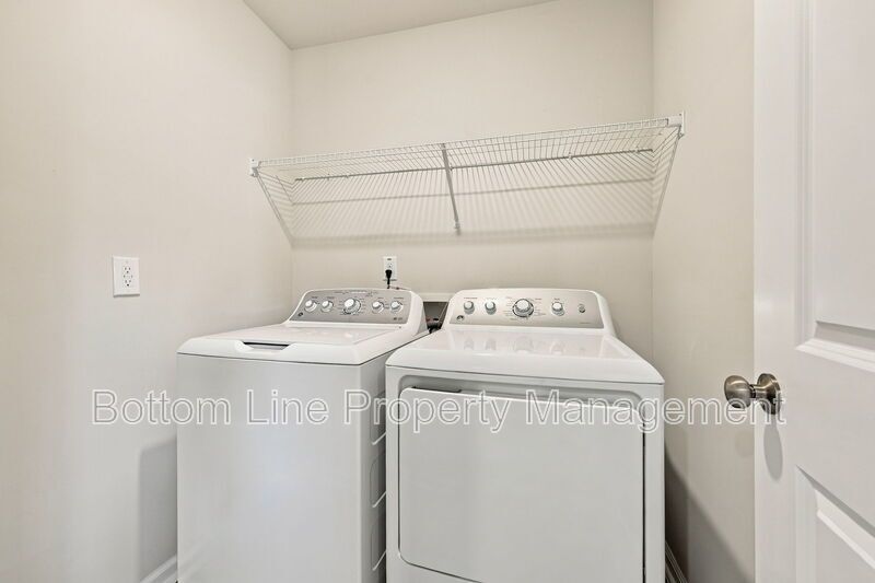 Stunning 3-Bedroom End-Unit Townhome with Garage & Screened Porch – In Pool Community property image