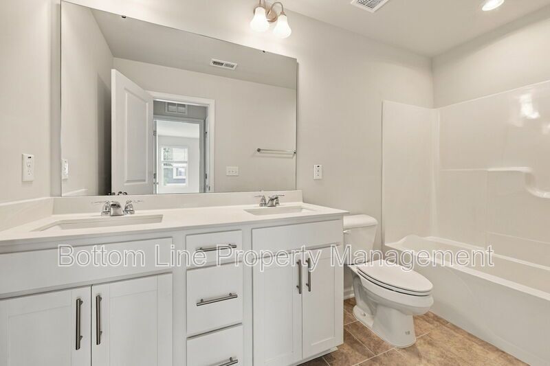 Stunning 3-Bedroom End-Unit Townhome with Garage & Screened Porch – In Pool Community property image