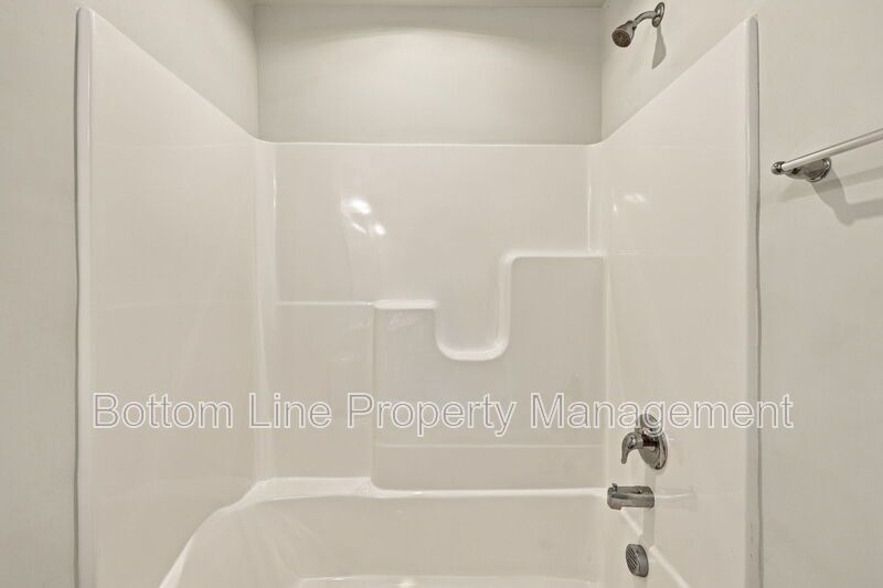 Stunning 3-Bedroom End-Unit Townhome with Garage & Screened Porch – In Pool Community property image