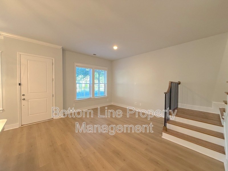 Luxurious 3 Bedroom 2.5 Bathroom TownHouse For Rent property image