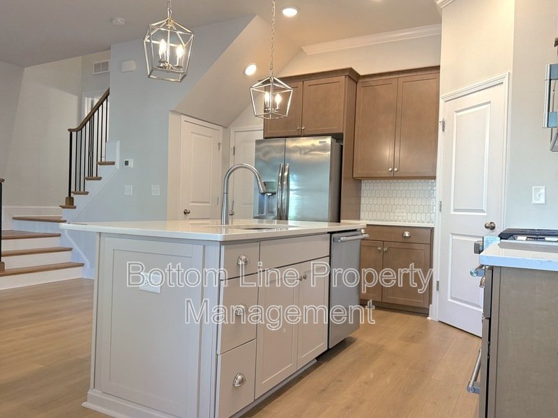 Luxurious 3 Bedroom 2.5 Bathroom TownHouse For Rent property image