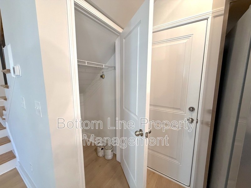 Luxurious 3 Bedroom 2.5 Bathroom TownHouse For Rent property image