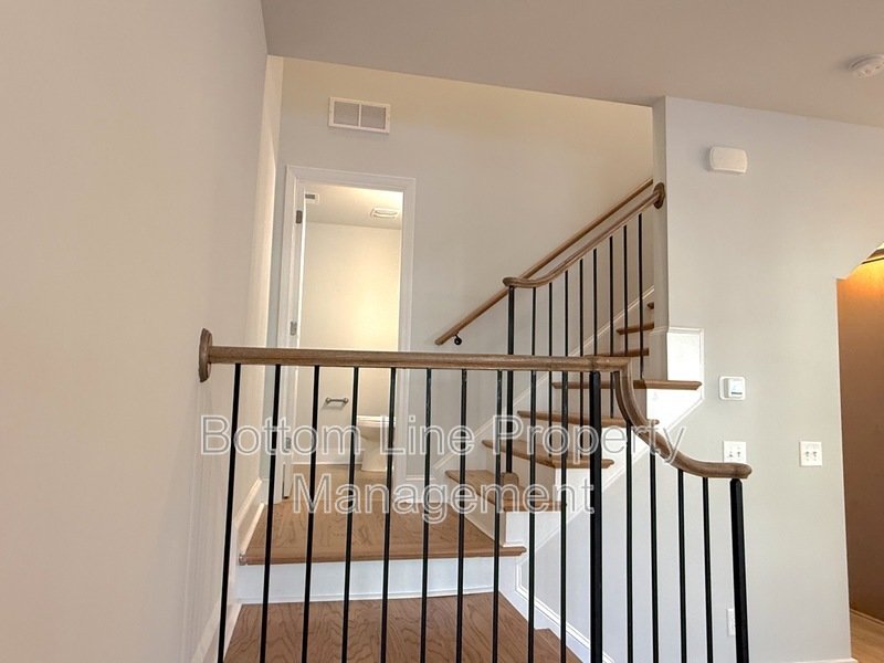 Luxurious 3 Bedroom 2.5 Bathroom TownHouse For Rent property image