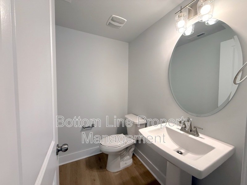 Luxurious 3 Bedroom 2.5 Bathroom TownHouse For Rent property image