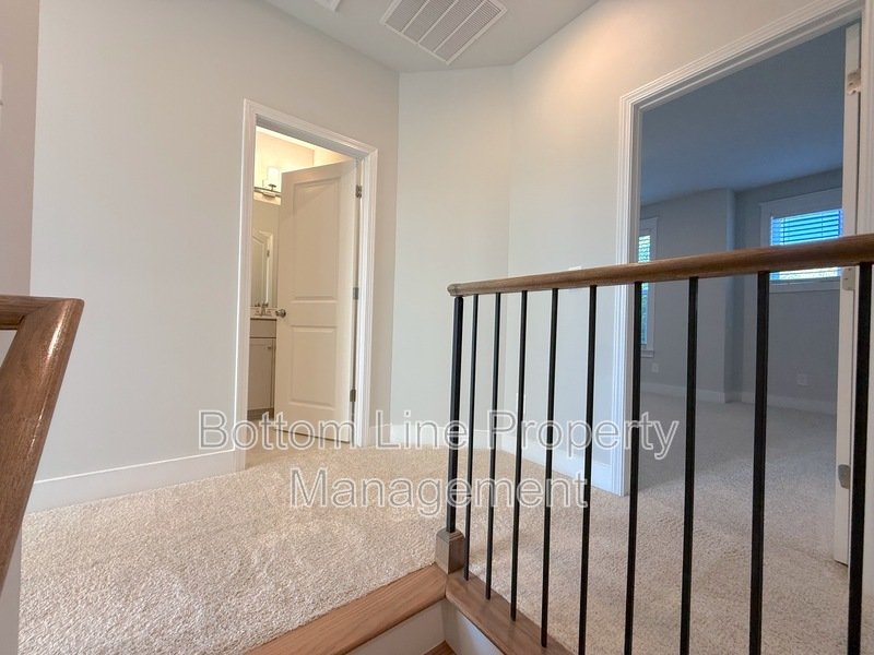 Luxurious 3 Bedroom 2.5 Bathroom TownHouse For Rent property image