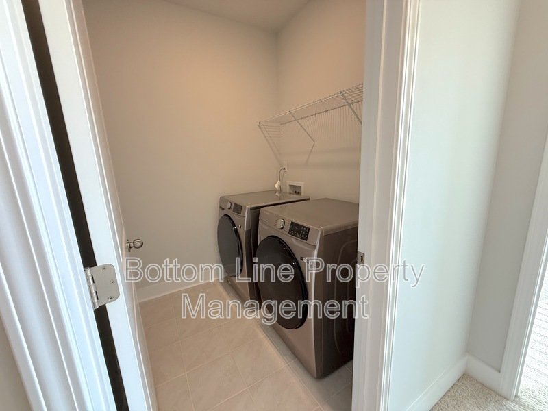 Luxurious 3 Bedroom 2.5 Bathroom TownHouse For Rent property image
