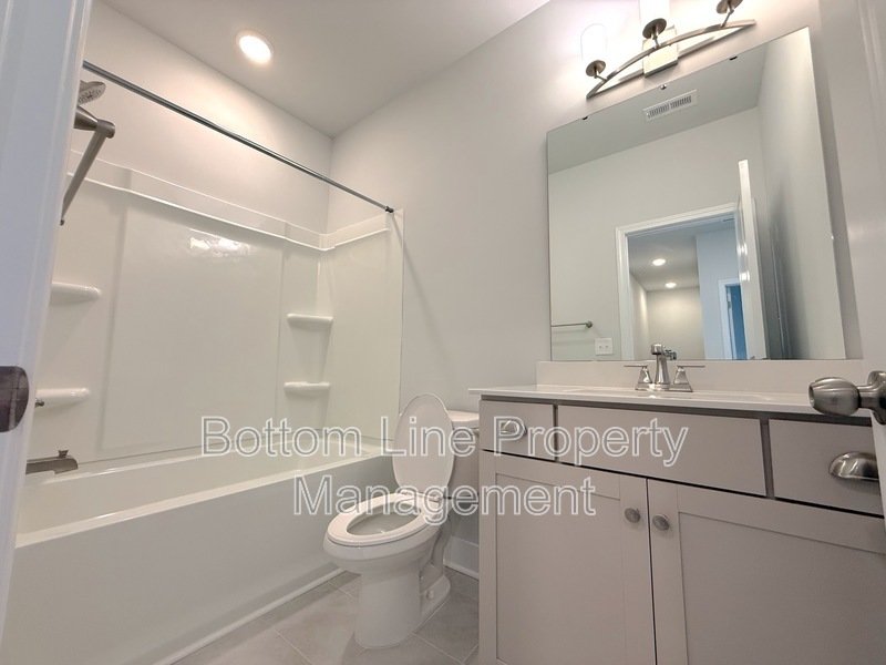 Luxurious 3 Bedroom 2.5 Bathroom TownHouse For Rent property image
