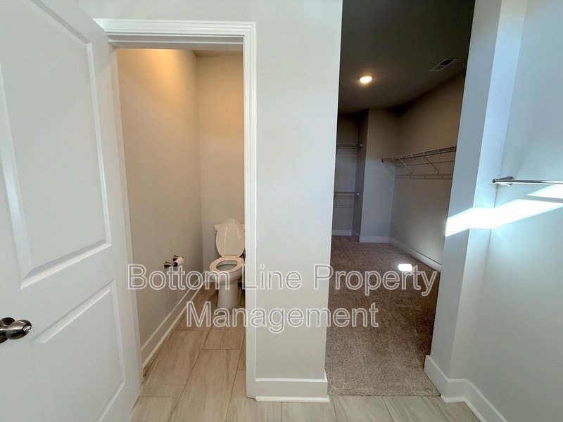 Luxurious 3 Bedroom 2.5 Bathroom TownHouse For Rent property image