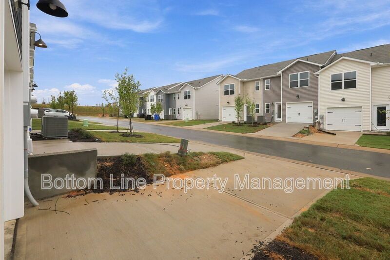 Brand-New 3BR Townhome with Garage in Pool Community property image
