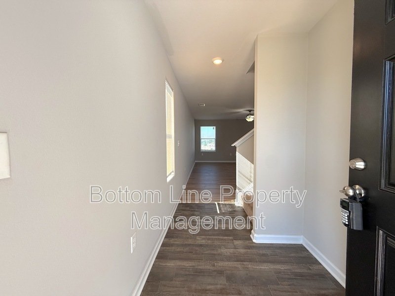 Spacious Home, Ready for Move-in in a Desired Area - MOVE-IN Special! property image
