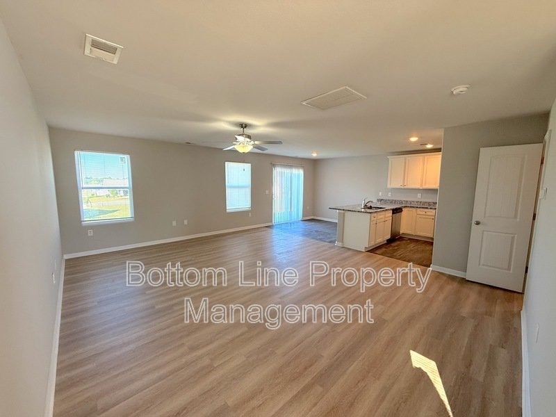 Spacious Home, Ready for Move-in in a Desired Area - MOVE-IN Special! property image