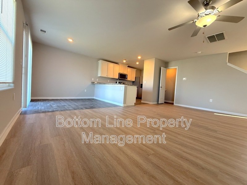 Spacious Home, Ready for Move-in in a Desired Area - MOVE-IN Special! property image