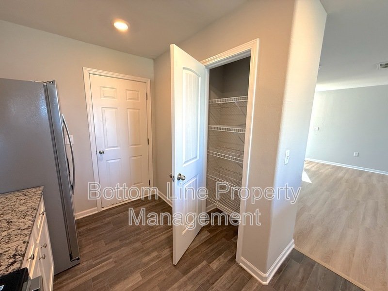 Spacious Home, Ready for Move-in in a Desired Area - MOVE-IN Special! property image