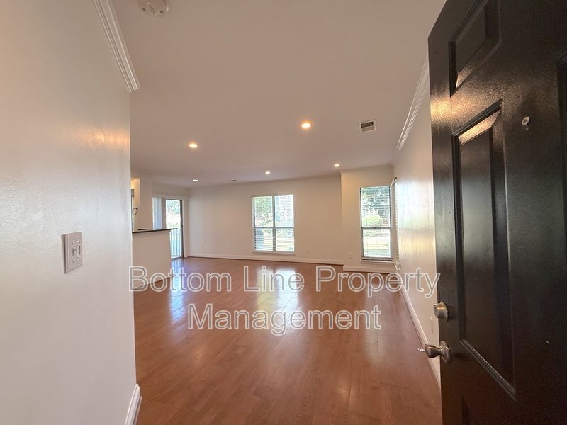 Stunning 2 Bed 2 Bath Unit Minutes From Uptown Charlotte property image