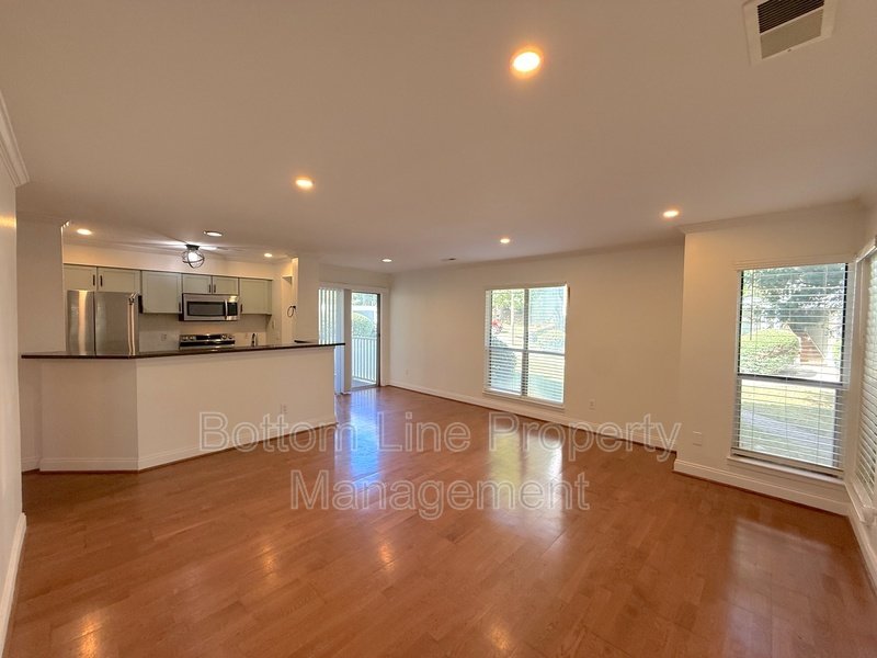 Stunning 2 Bed 2 Bath Unit Minutes From Uptown Charlotte property image