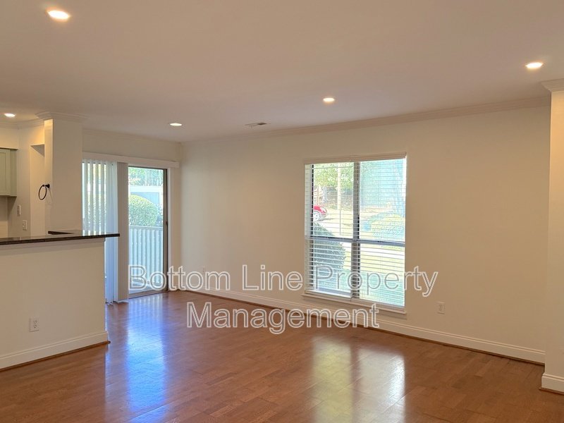 Stunning 2 Bed 2 Bath Unit Minutes From Uptown Charlotte property image
