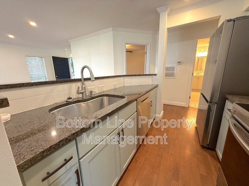 Stunning 2 Bed 2 Bath Unit Minutes From Uptown Charlotte property image