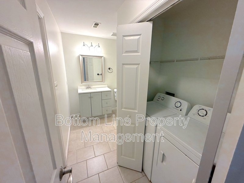 Stunning 2 Bed 2 Bath Unit Minutes From Uptown Charlotte property image