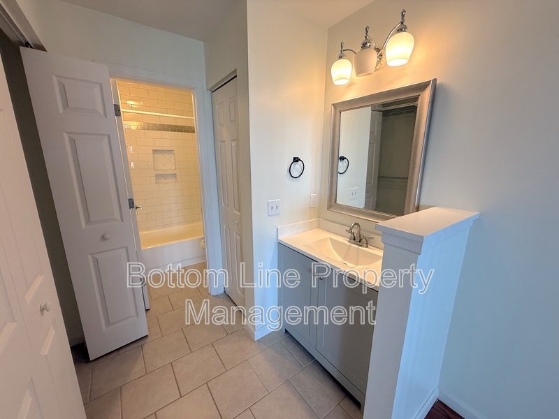 Stunning 2 Bed 2 Bath Unit Minutes From Uptown Charlotte property image