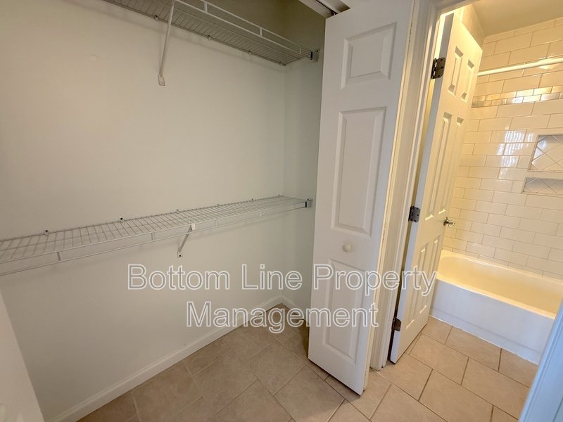 Stunning 2 Bed 2 Bath Unit Minutes From Uptown Charlotte property image