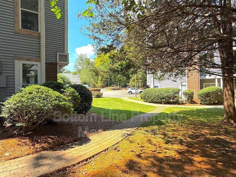 Stunning 2 Bed 2 Bath Unit Minutes From Uptown Charlotte property image