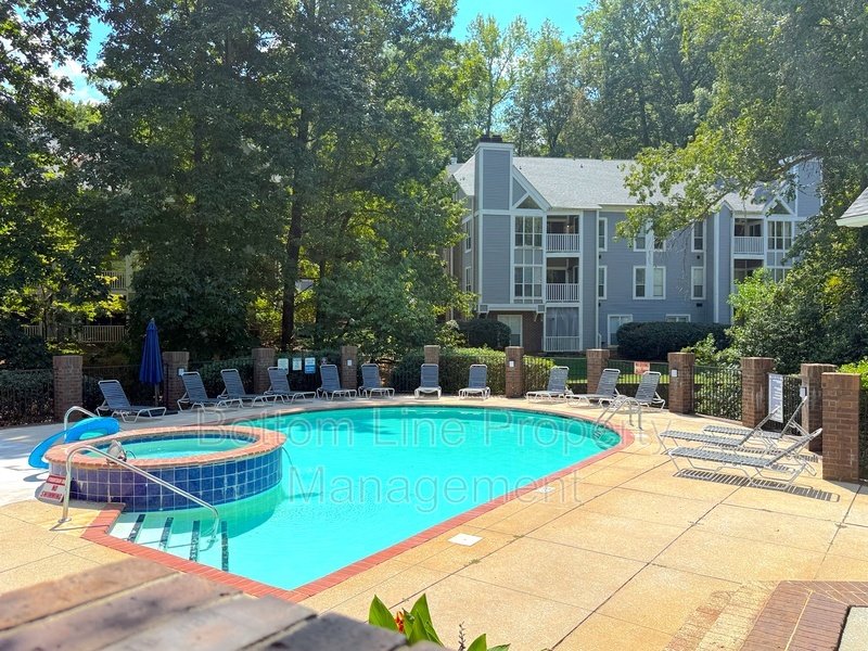 Stunning 2 Bed 2 Bath Unit Minutes From Uptown Charlotte property image