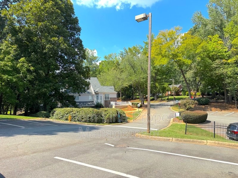 Stunning 2 Bed 2 Bath Unit Minutes From Uptown Charlotte property image