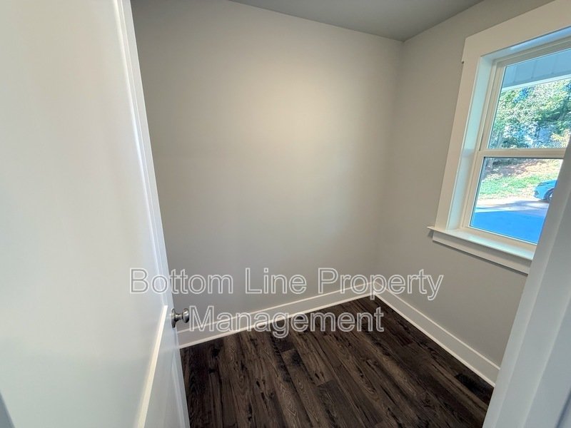 3BR/2.5BA Spacious and Modern Townhome - Available Now! property image